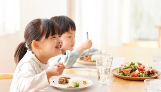 「詰め込みすぎ・丸飲みを防ぐ！保育士が教える子どもの食べ方の習慣づけ」